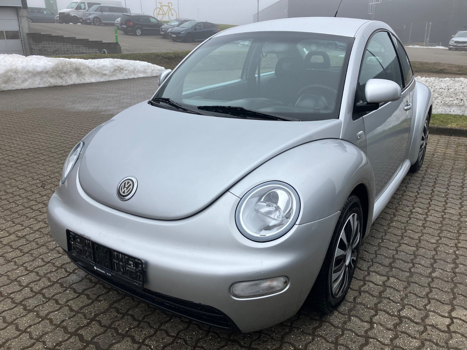 Sølv VW New Beetle fra 2000