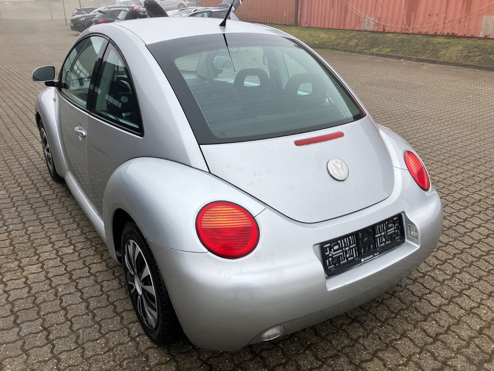 Sølv VW New Beetle fra 2000