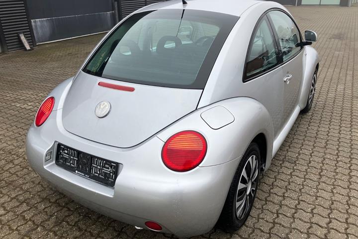 Sølv VW New Beetle fra 2000