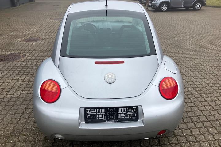 Sølv VW New Beetle fra 2000