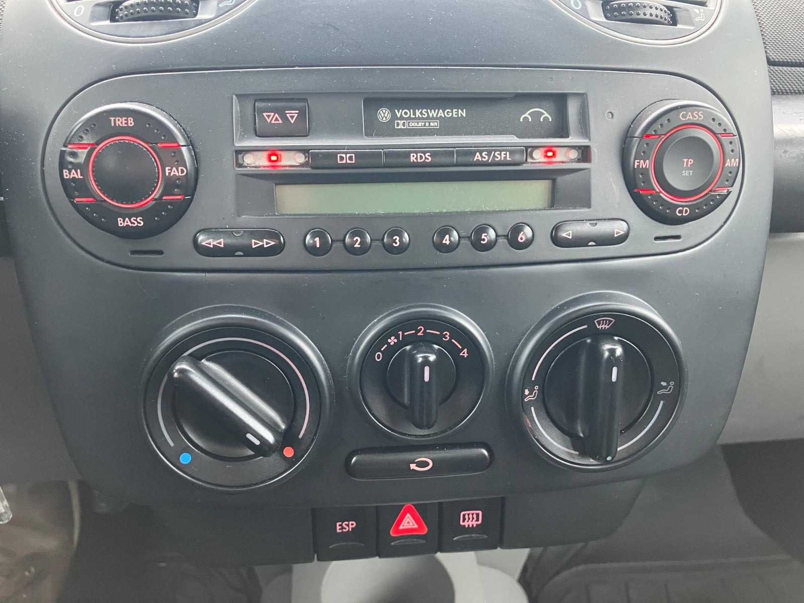Sølv VW New Beetle fra 2000