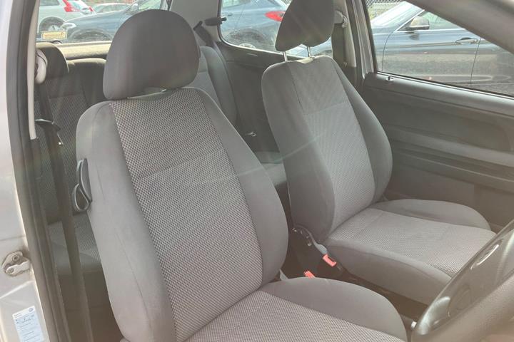 Sølv VW Fox fra 2010