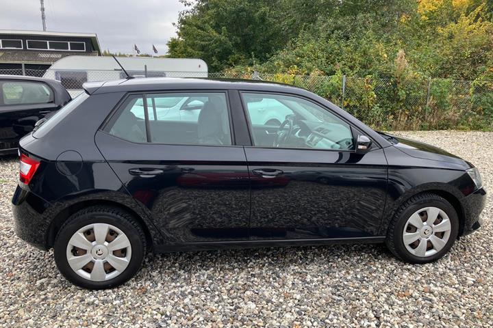 Sort Skoda Fabia fra 2017