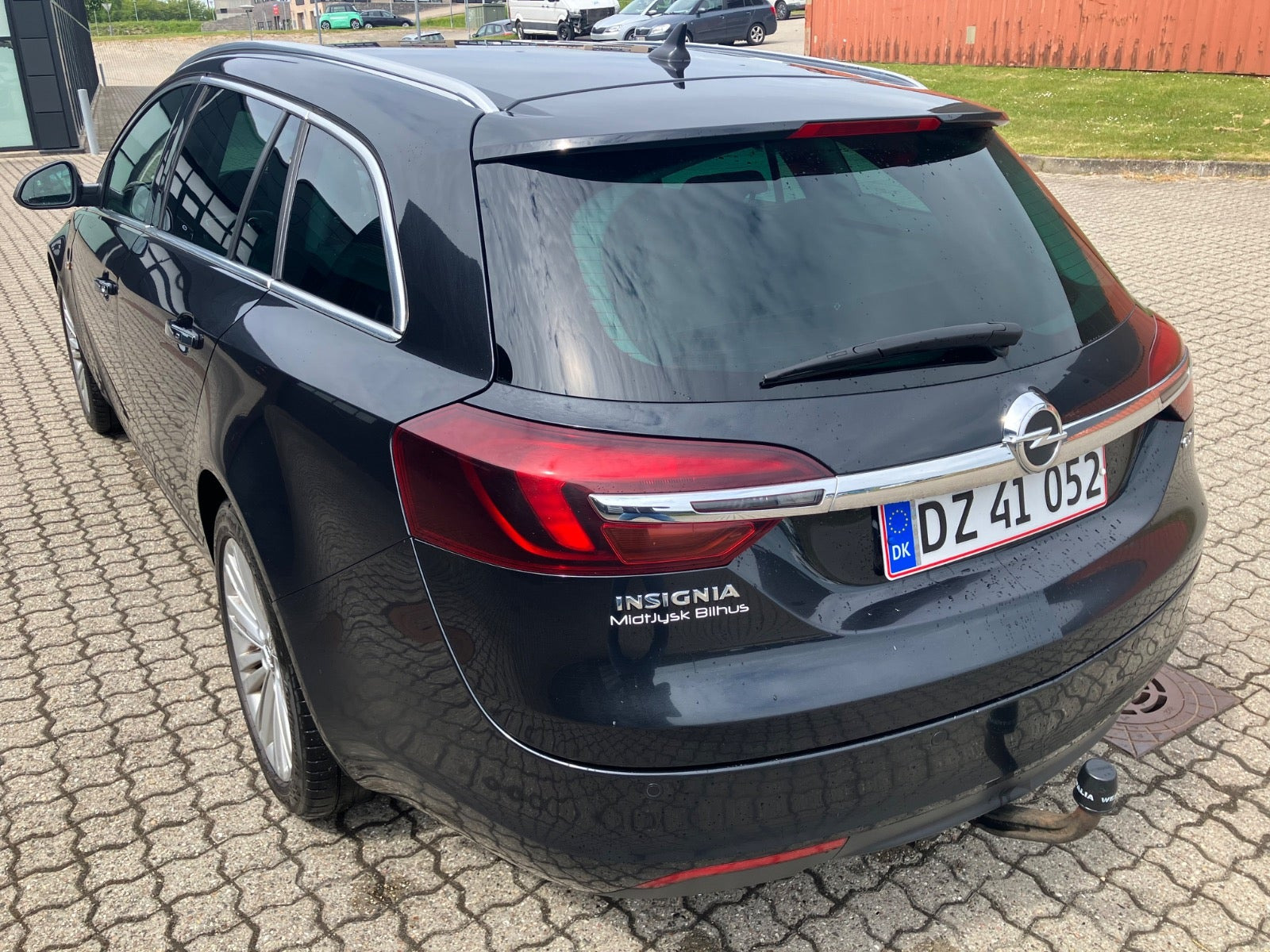 Sort Opel Insignia fra 2016
