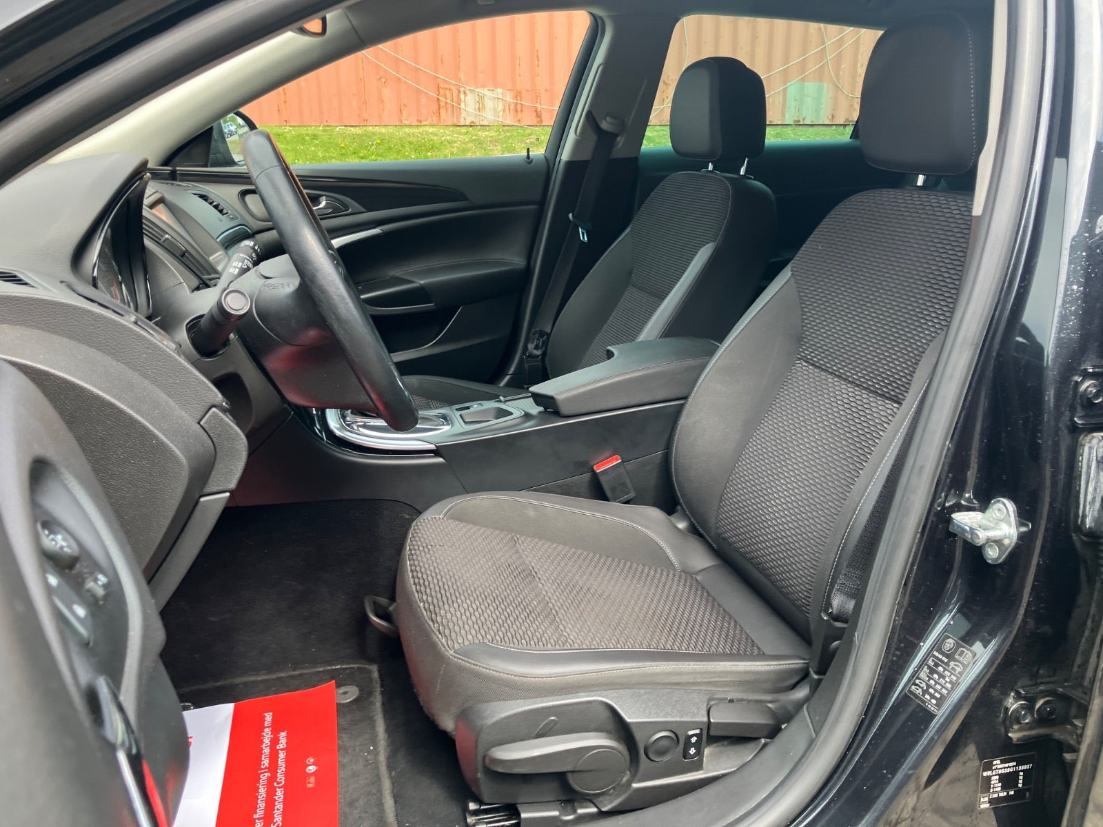 Sort Opel Insignia fra 2016