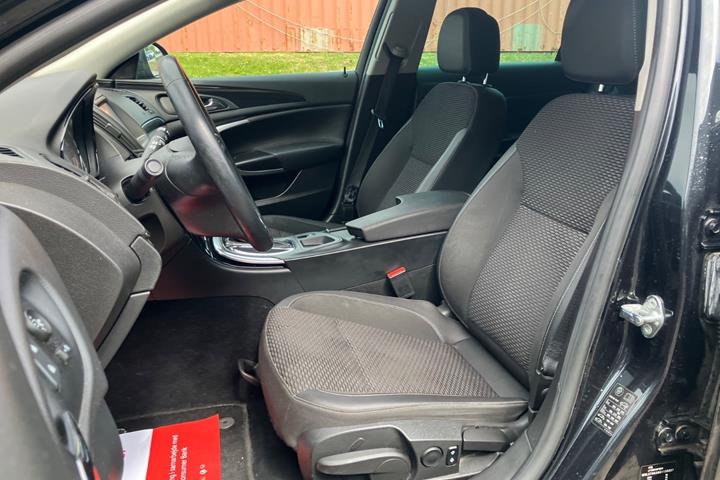 Sort Opel Insignia fra 2016