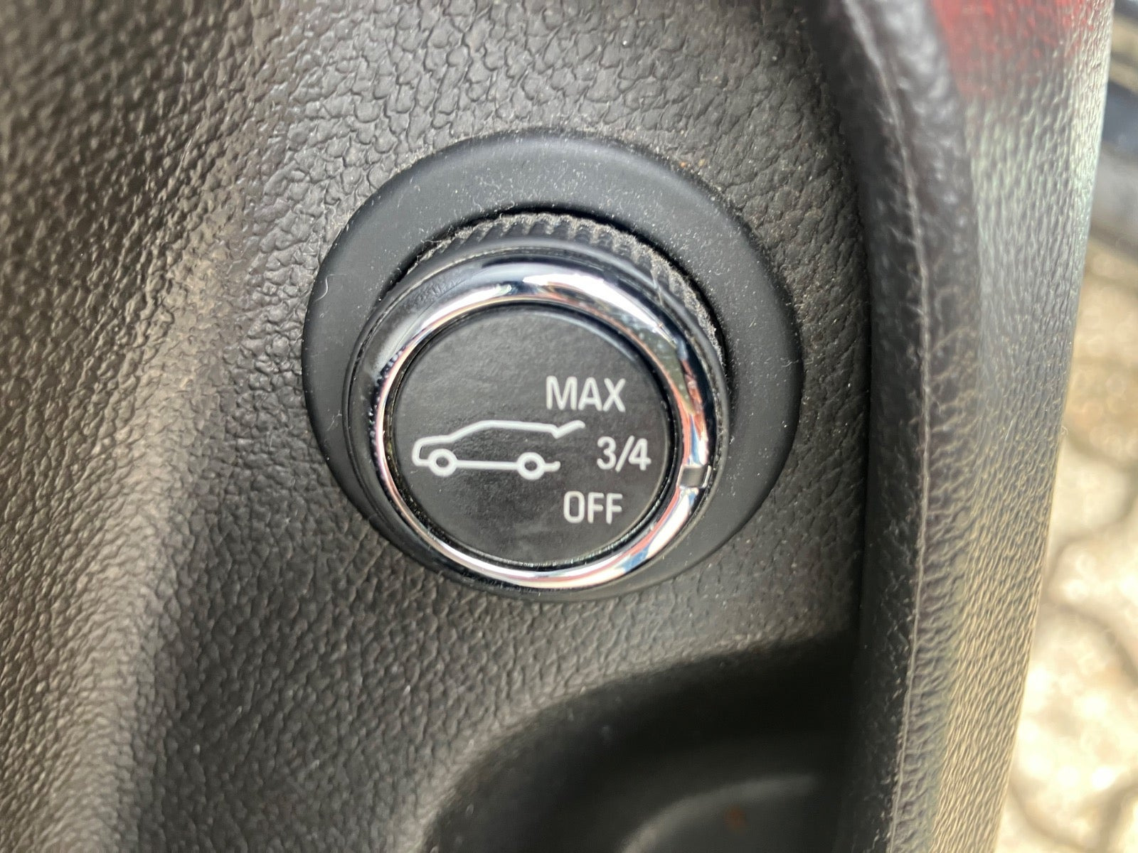 Sort Opel Insignia fra 2016