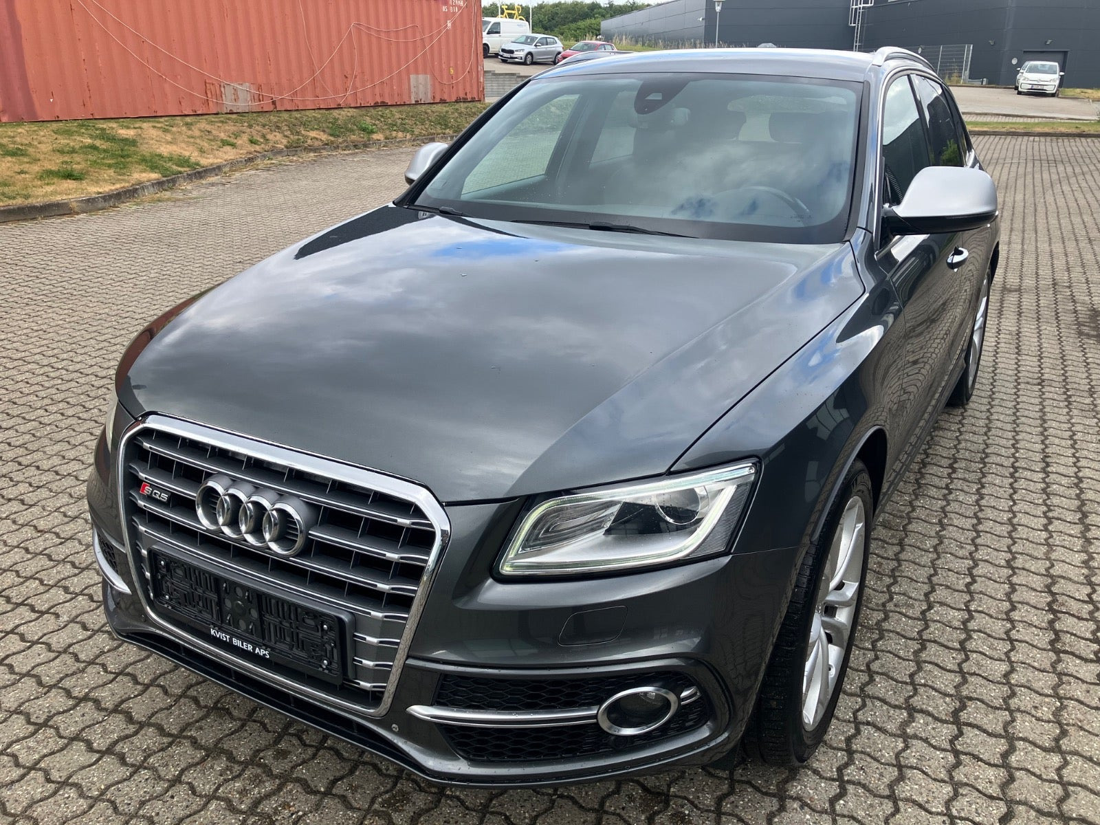 Grå Audi SQ5 fra 2016