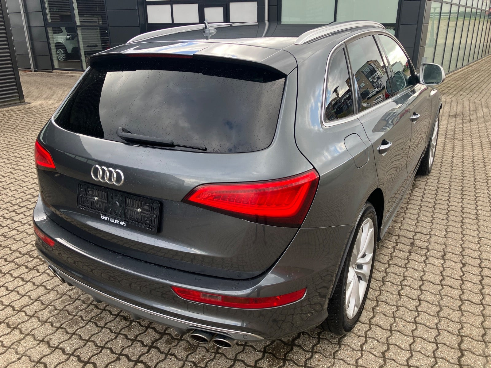 Grå Audi SQ5 fra 2016