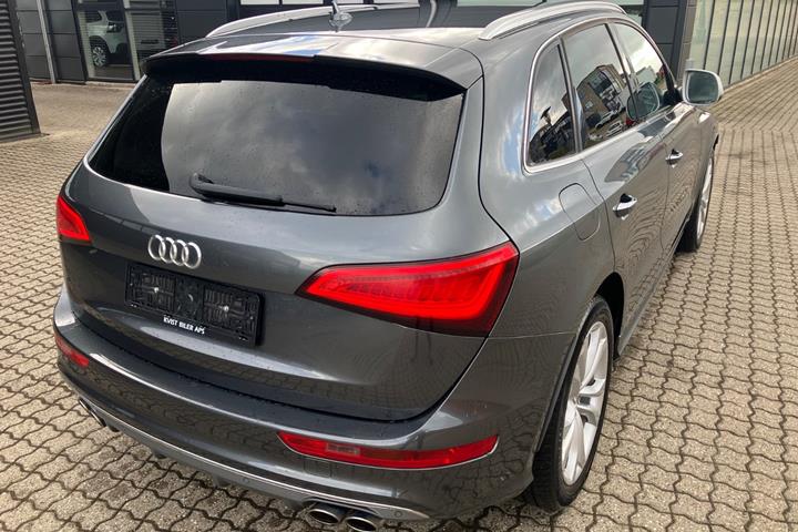 Grå Audi SQ5 fra 2016