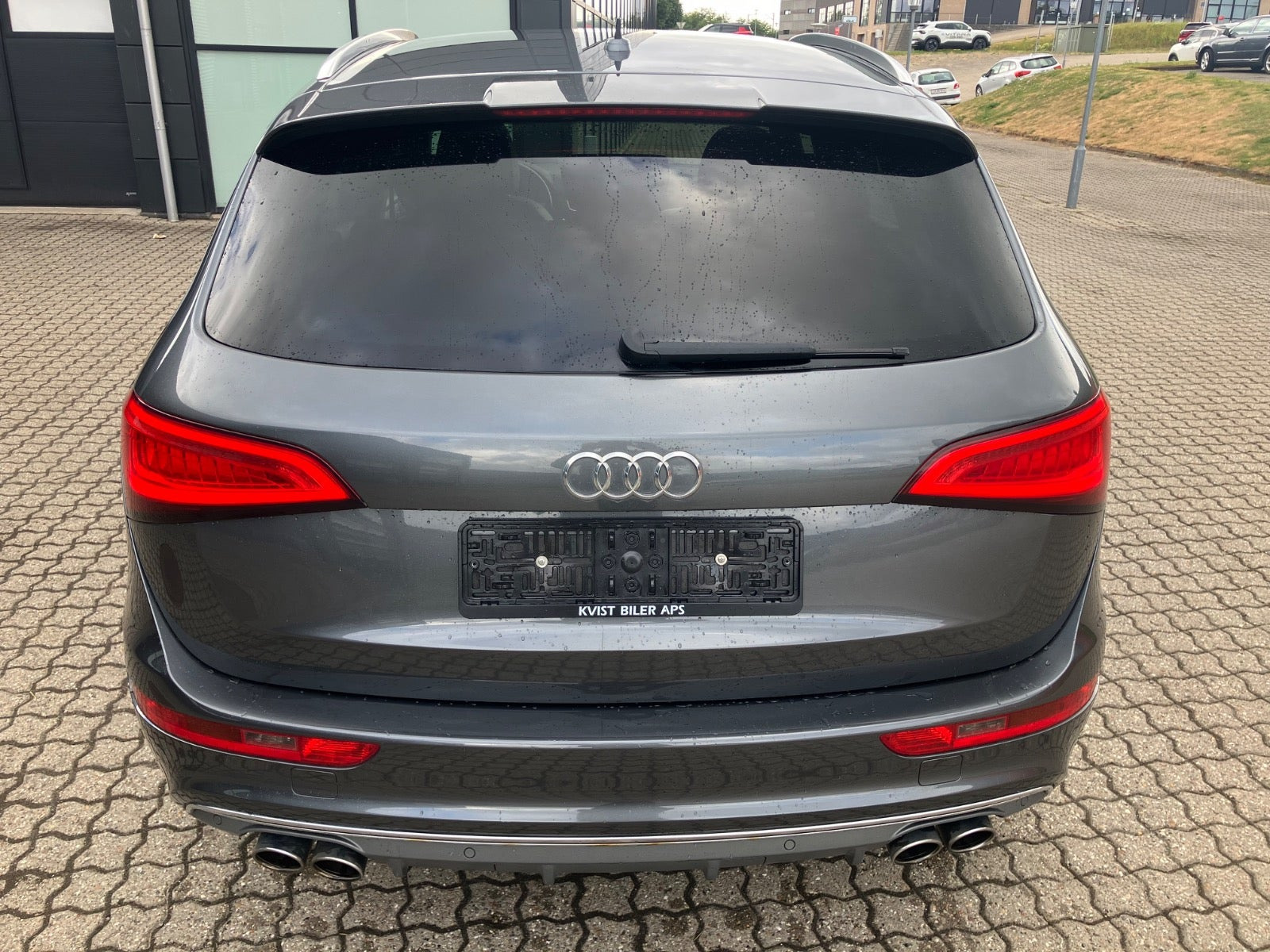 Grå Audi SQ5 fra 2016