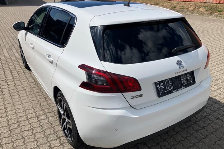 Hvid Peugeot 308 fra 2020
