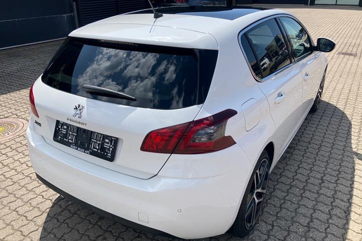Hvid Peugeot 308 fra 2020