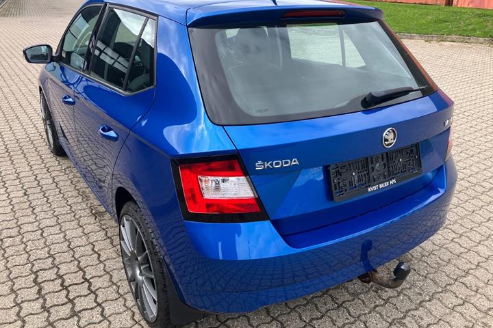 Blå Skoda Fabia fra 2017