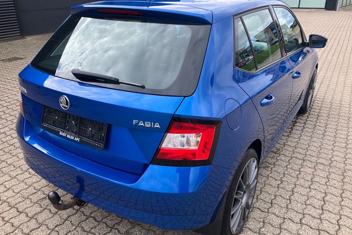 Blå Skoda Fabia fra 2017
