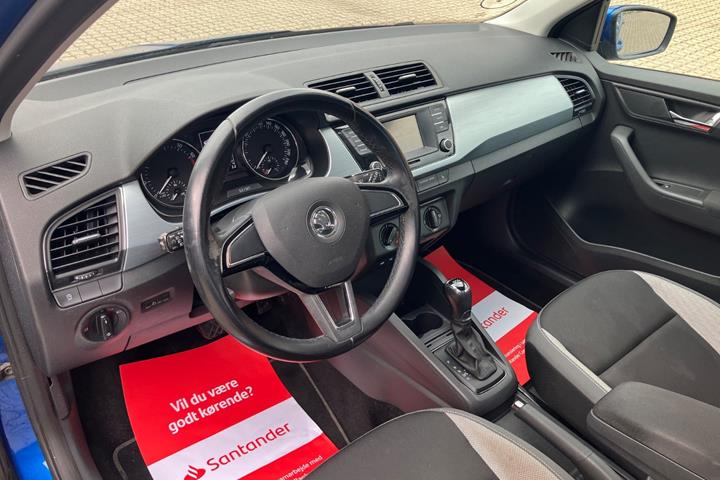 Blå Skoda Fabia fra 2017