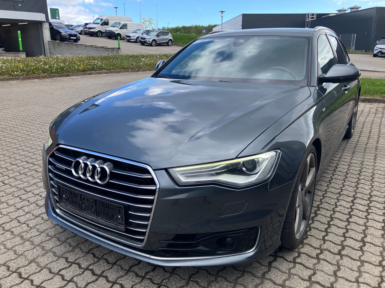 Grå Audi A6 fra 2015