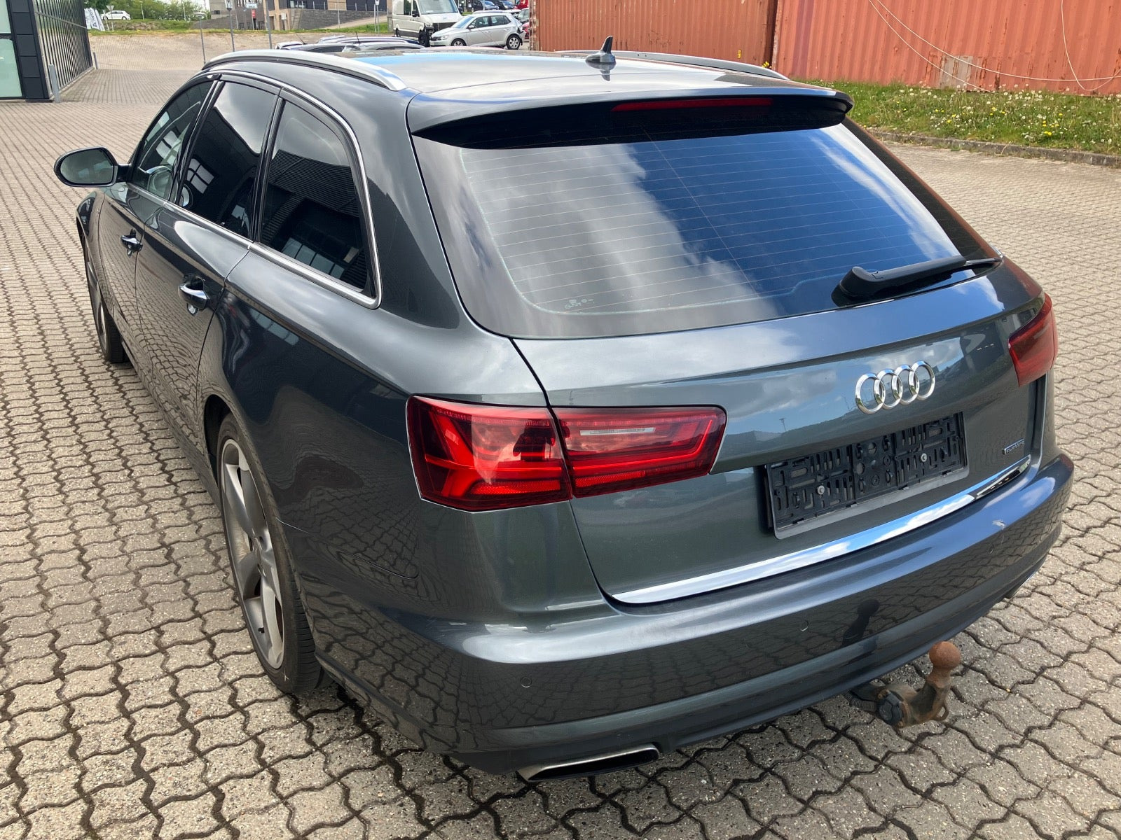 Grå Audi A6 fra 2015