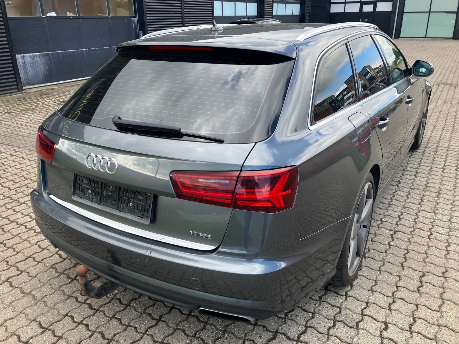 Grå Audi A6 fra 2015