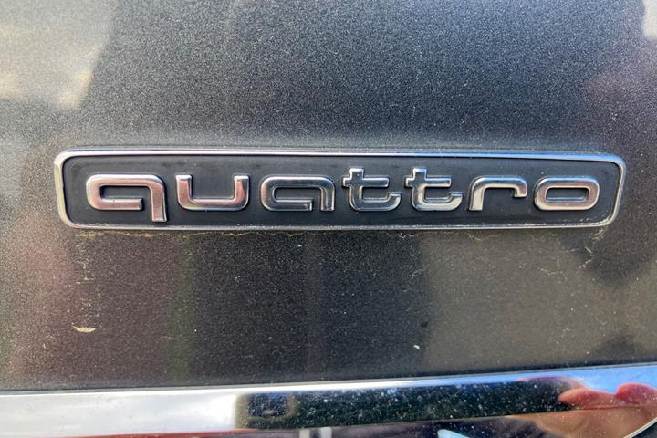 Grå Audi A6 fra 2015