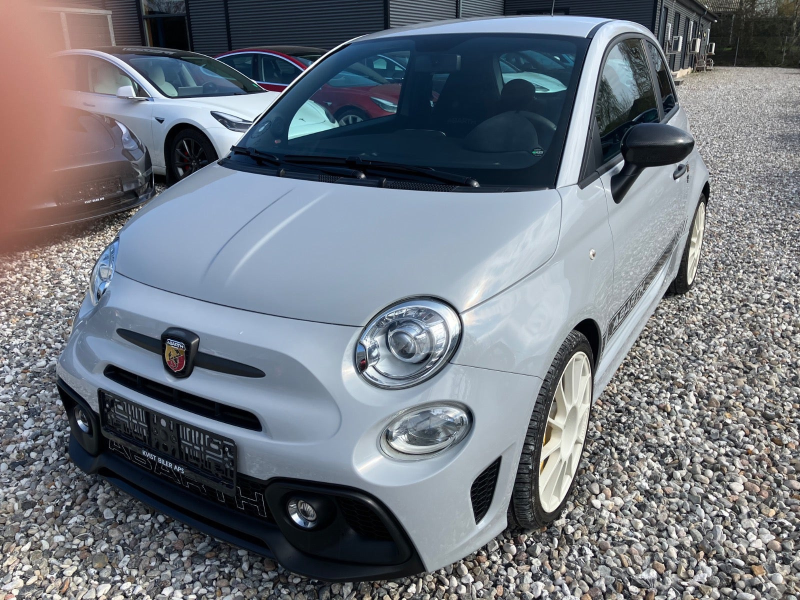 Grå Abarth 595 fra 2017