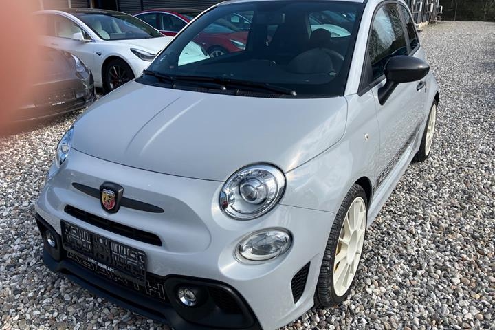 Grå Abarth 595 fra 2017