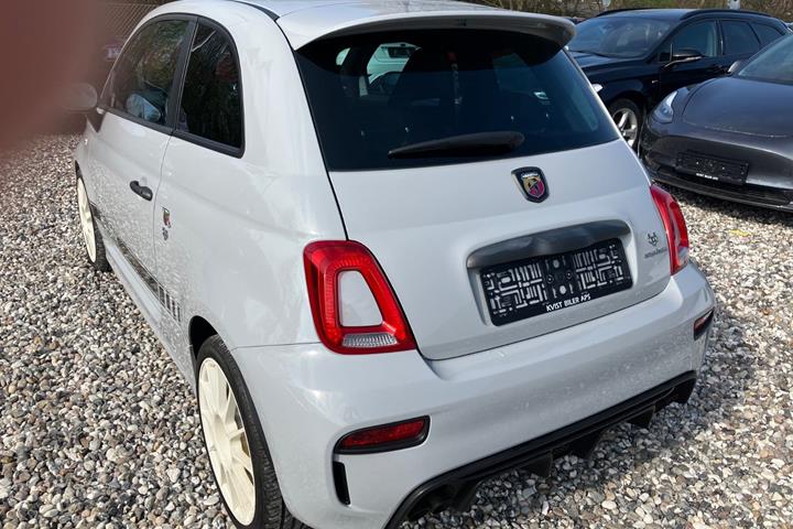 Grå Abarth 595 fra 2017