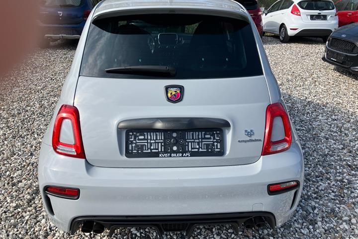 Grå Abarth 595 fra 2017