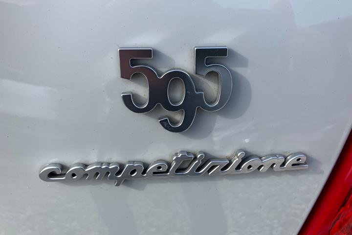 Grå Abarth 595 fra 2017