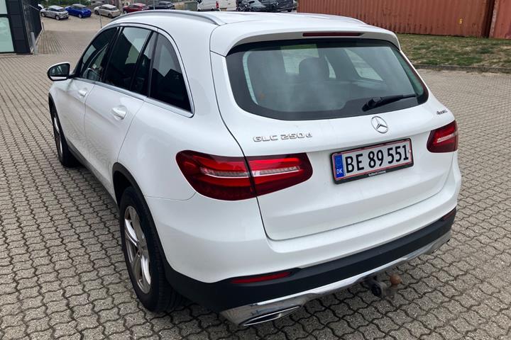 Hvid Mercedes GLC250 d fra 2016