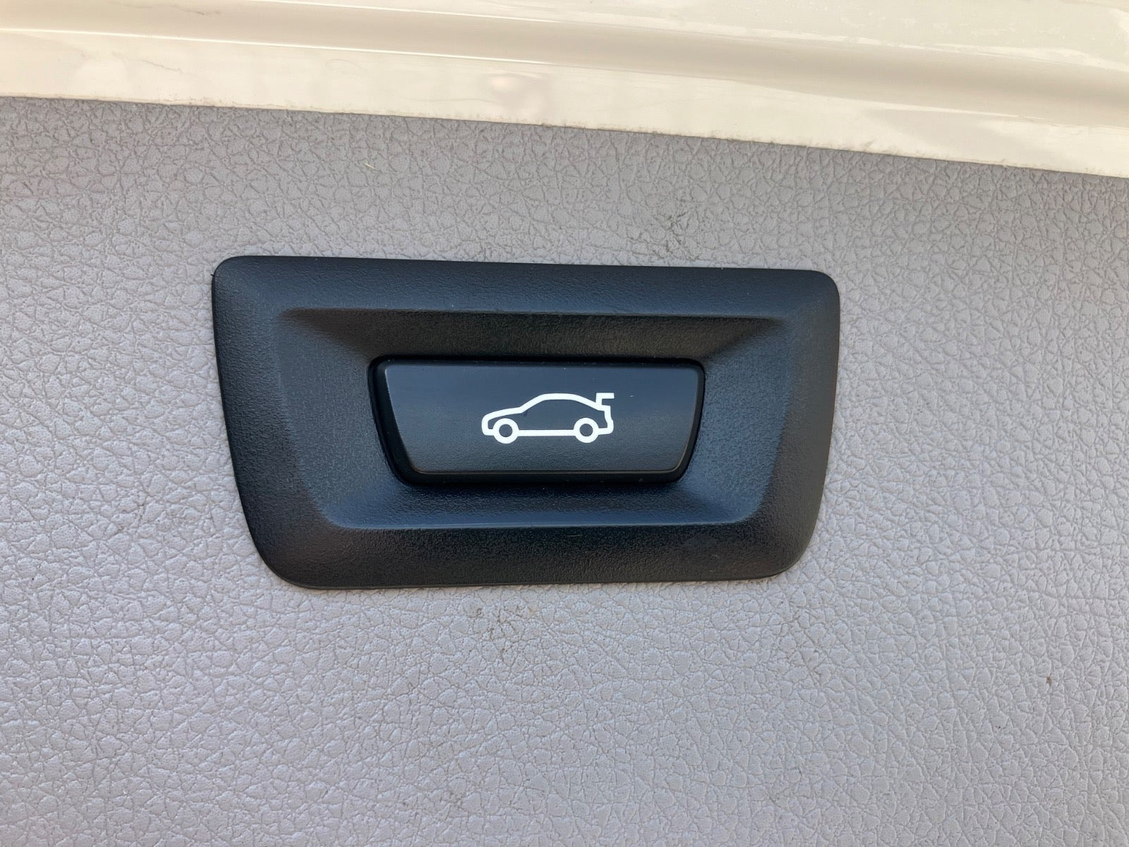 Hvid BMW 320d fra 2018
