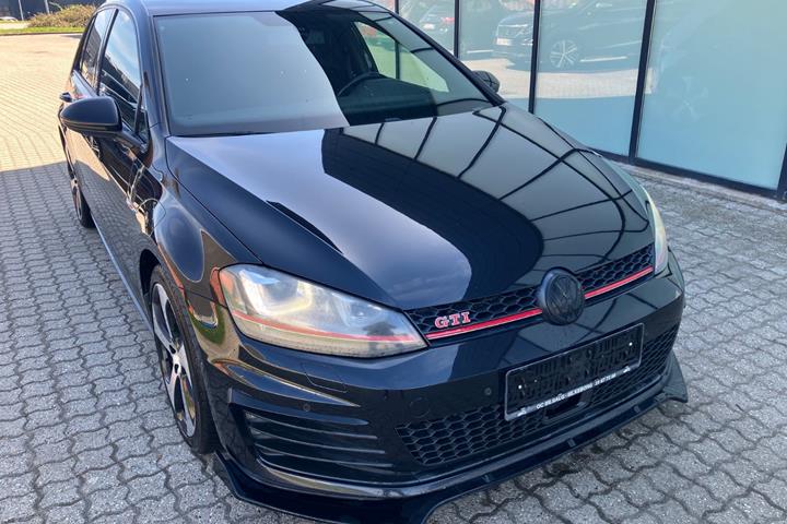 Sort VW Golf VII fra 2014