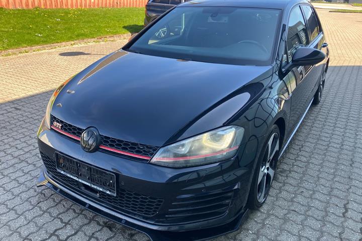 Sort VW Golf VII fra 2014