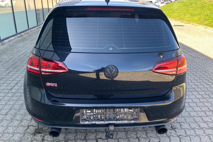 Sort VW Golf VII fra 2014