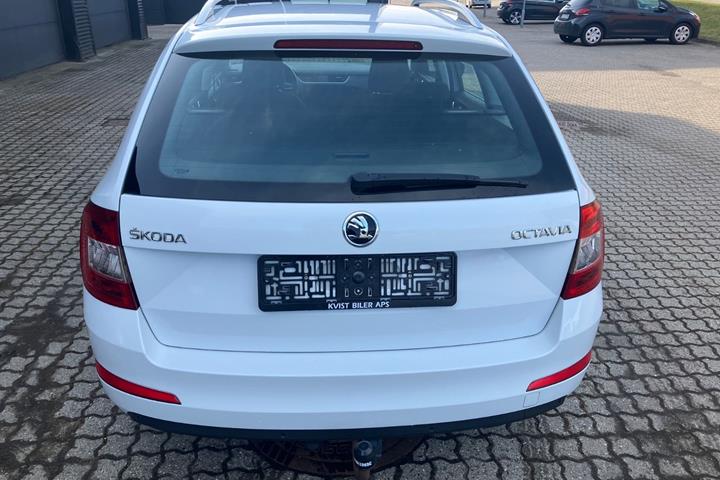 Hvid Skoda Octavia fra 2017