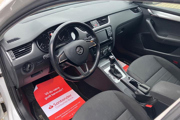 Hvid Skoda Octavia fra 2017