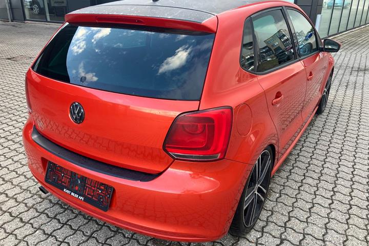 Rød VW Polo fra 2010