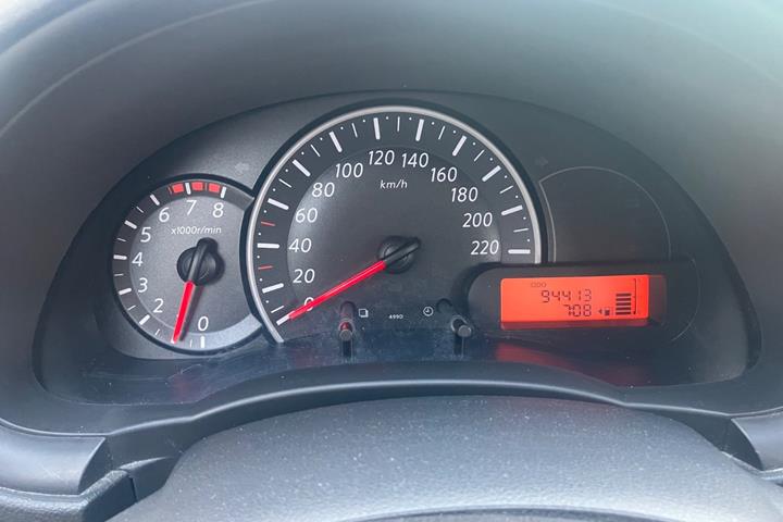 Sort Nissan Micra fra 2011
