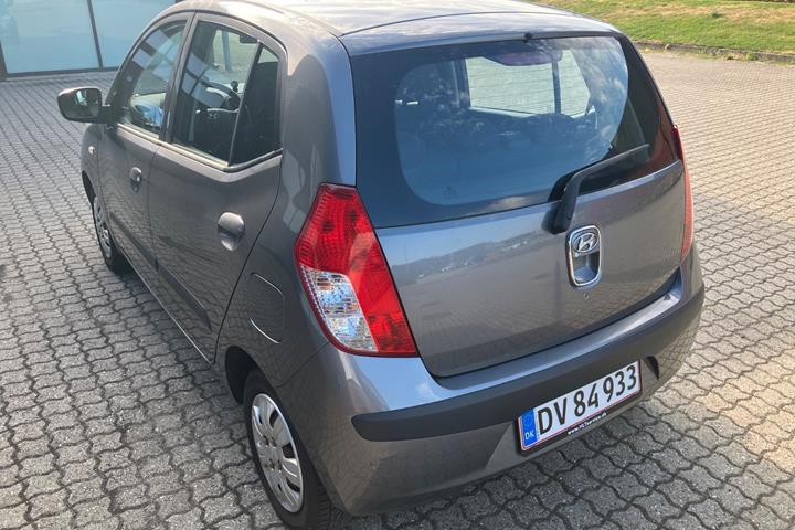 Grå Hyundai i10 fra 2011