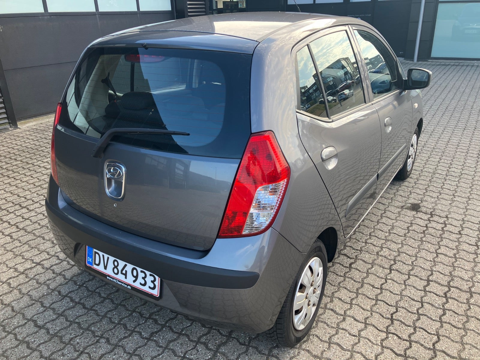 Grå Hyundai i10 fra 2011