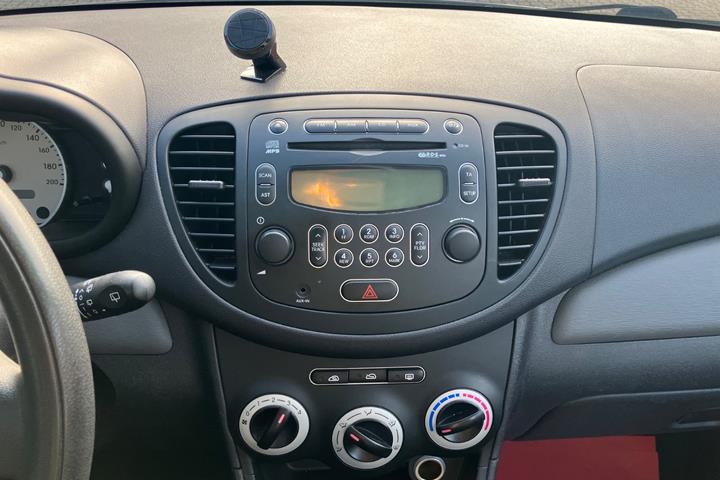 Grå Hyundai i10 fra 2011