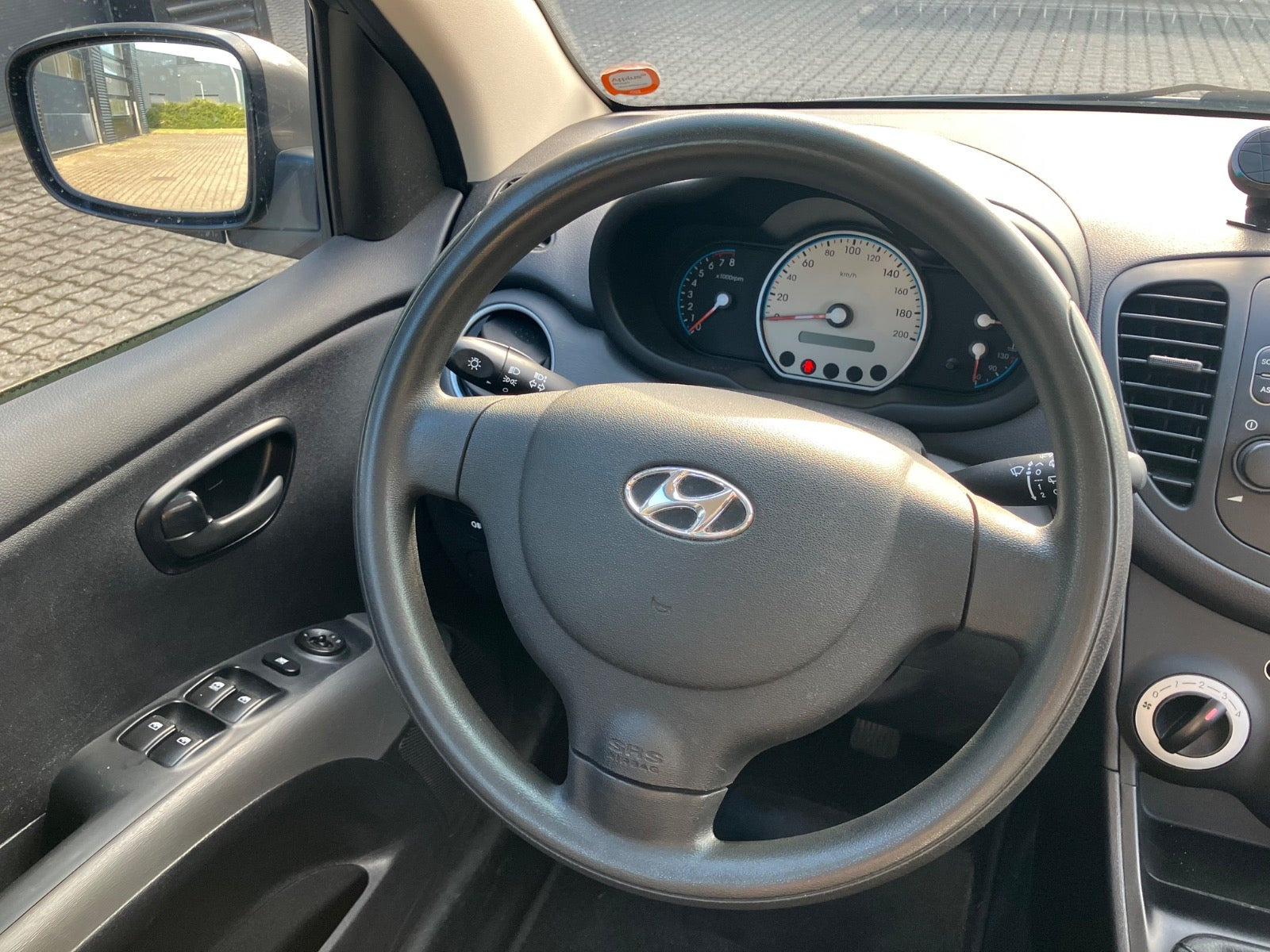 Grå Hyundai i10 fra 2011