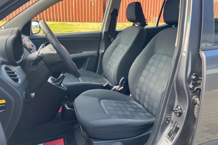 Grå Hyundai i10 fra 2011