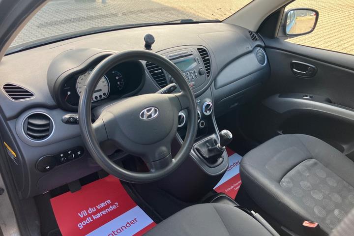 Grå Hyundai i10 fra 2011