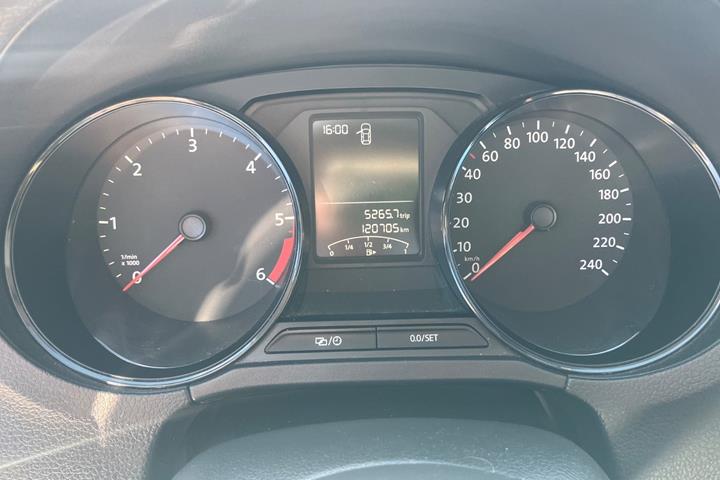 Brun VW Polo fra 2015