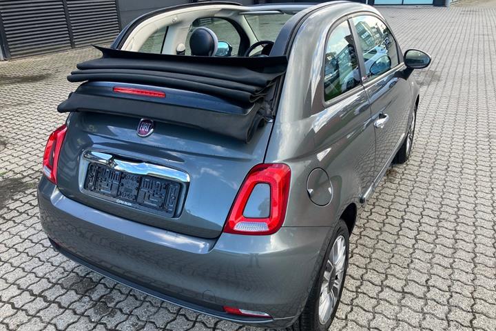 Grå Fiat 500C fra 2018