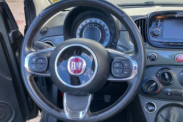 Grå Fiat 500C fra 2018