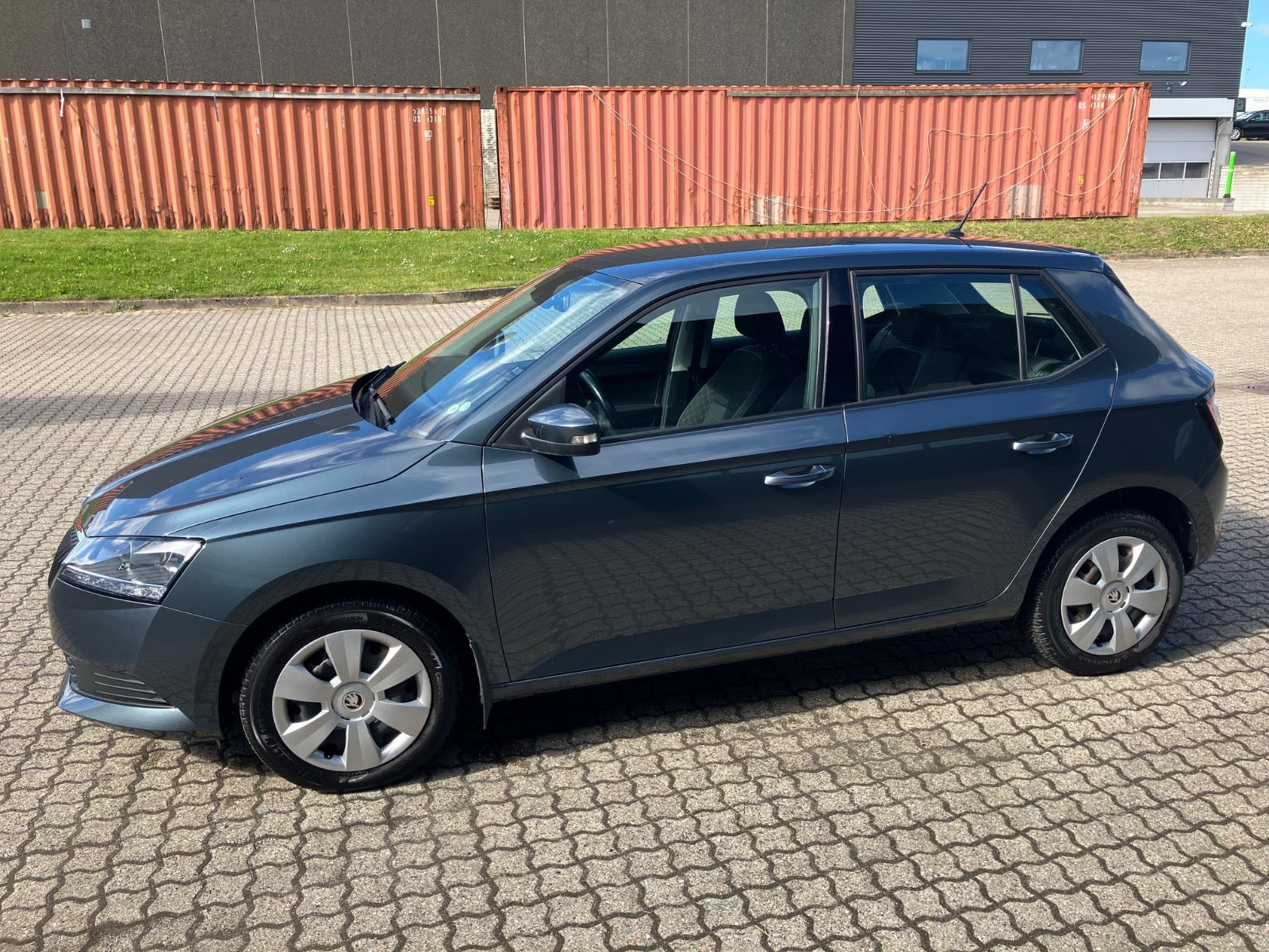 Grå Skoda Fabia fra 2020