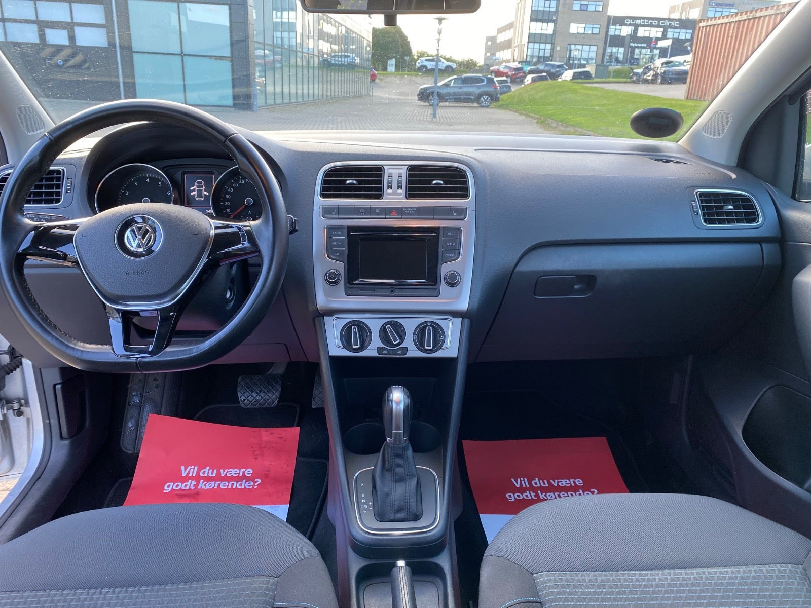 Sølv VW Polo fra 2016