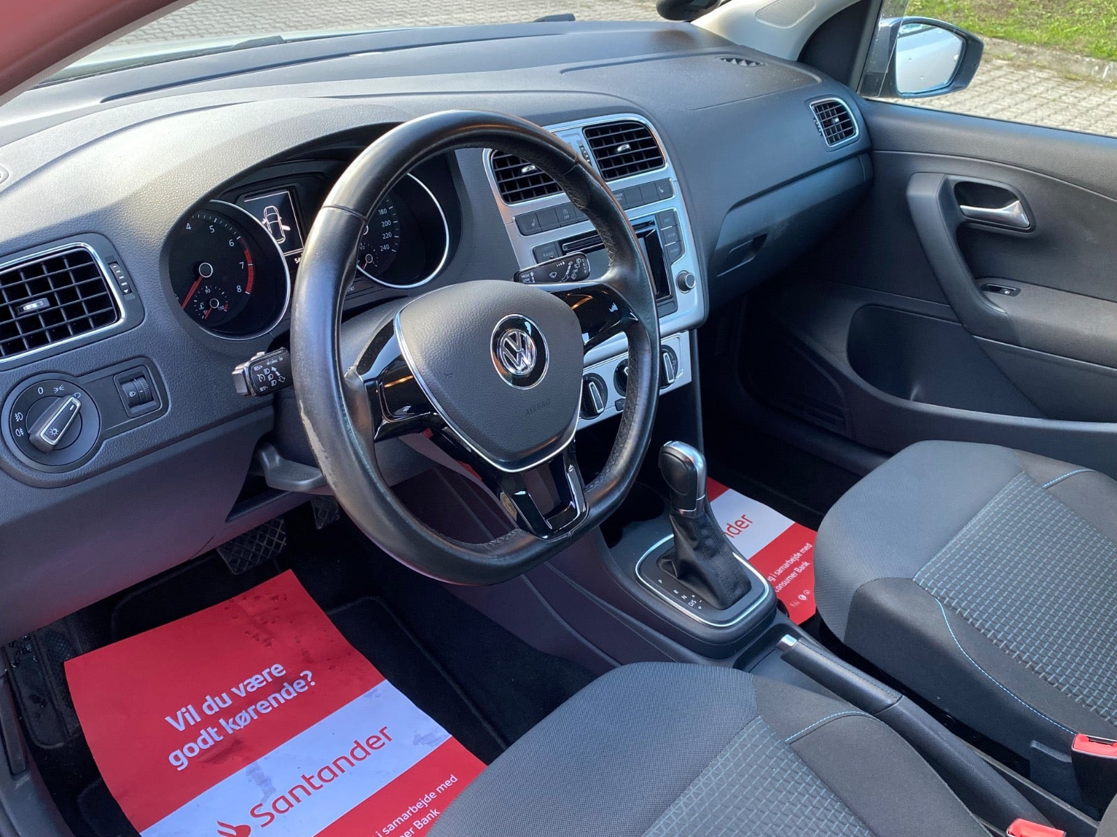 Sølv VW Polo fra 2016